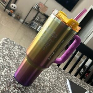 NWT Sunset Gradient Starbucks x Stanley 40 oz Limited Edition Quencher